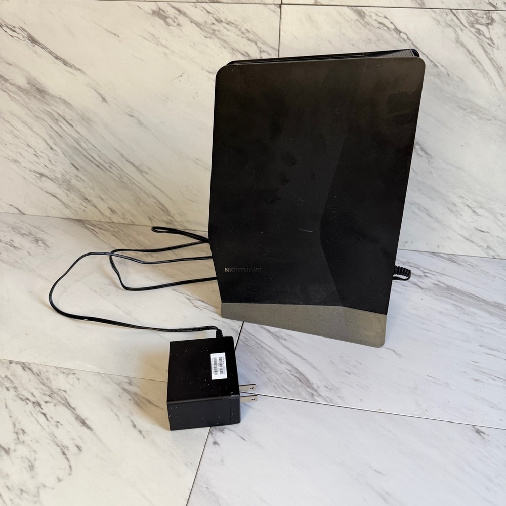 Netgear Nighthawk Multi-Gigabit Wi-Fi Router with Power Adapter - Picture 4 of 6